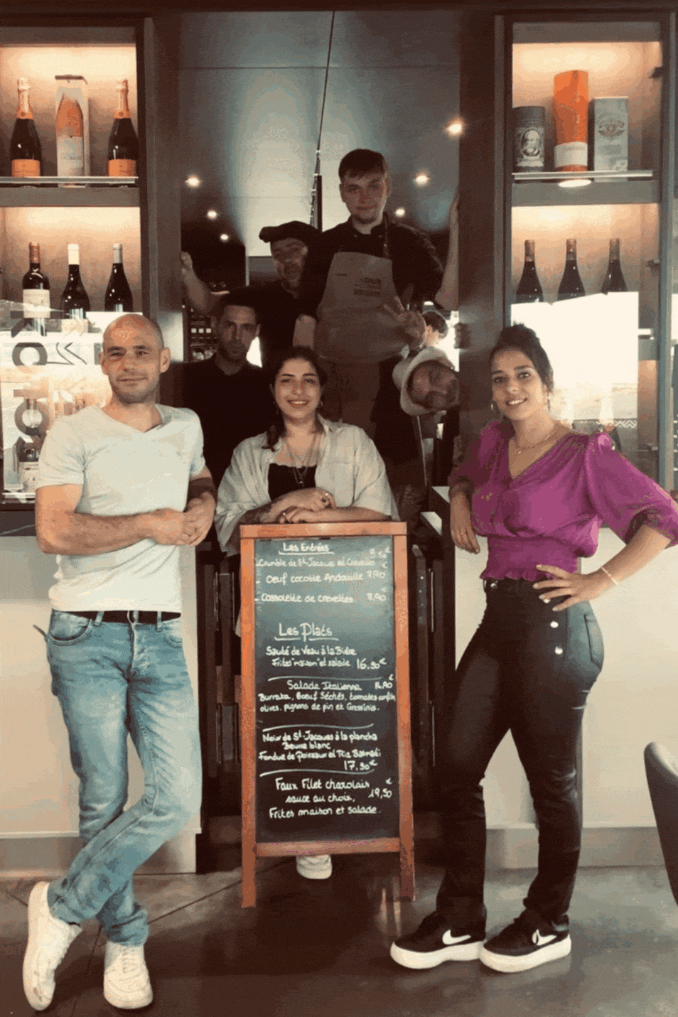 L'équipe de La Colok devant le bar
